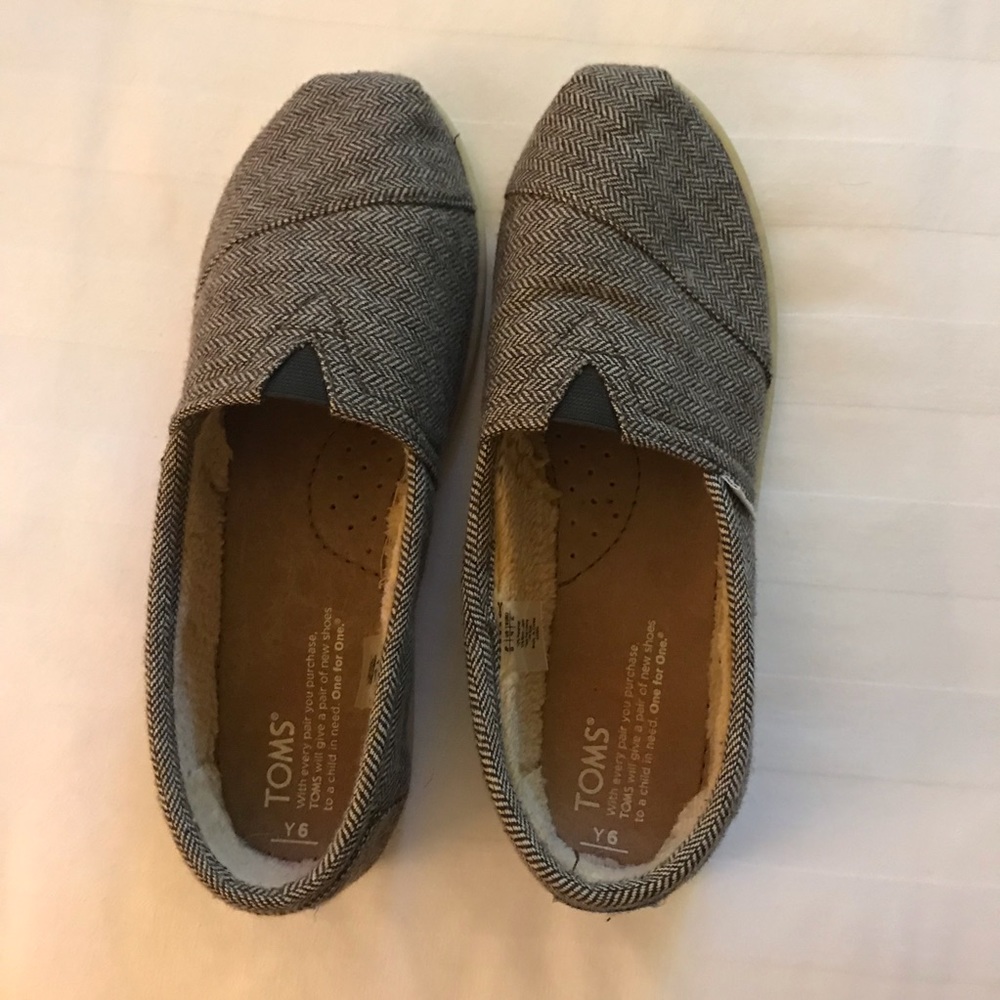 Kids Tom’s shoes